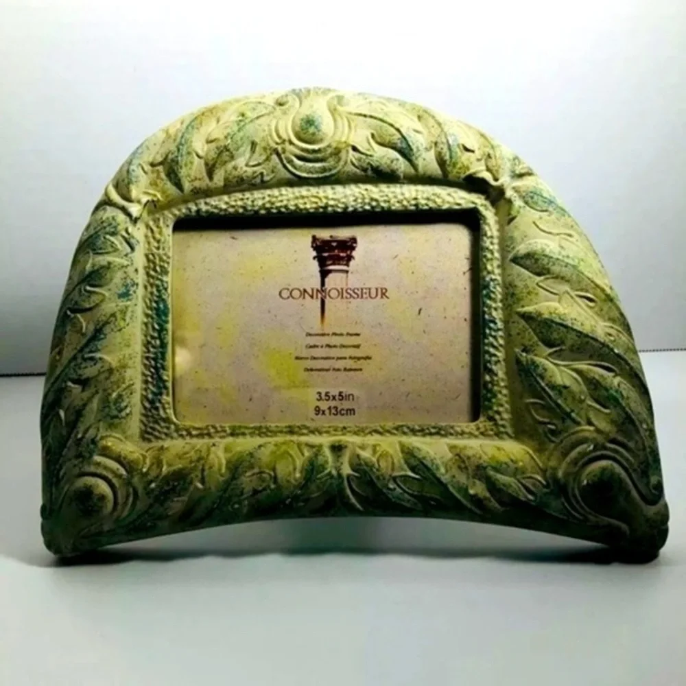 Connoisseur Picture Frame Unique Ceramic Design.